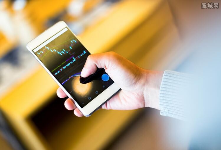 交警护送身体不适考生顺利赴考